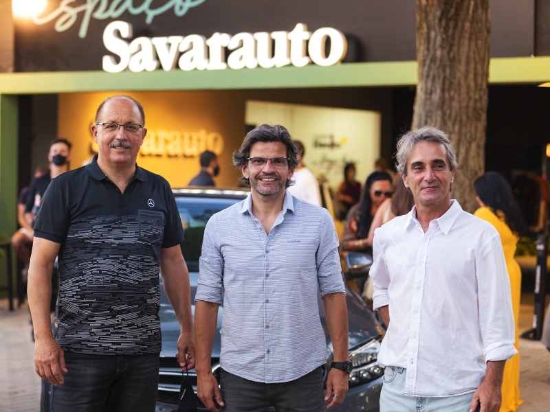 Elizeu Pereira, Cesar Palermo e Cleber Lino receberam os convidados no Espaço Savarauto 