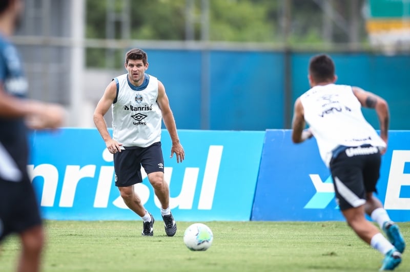 Zagueiro argentino não aposta em desgaste do adversário
