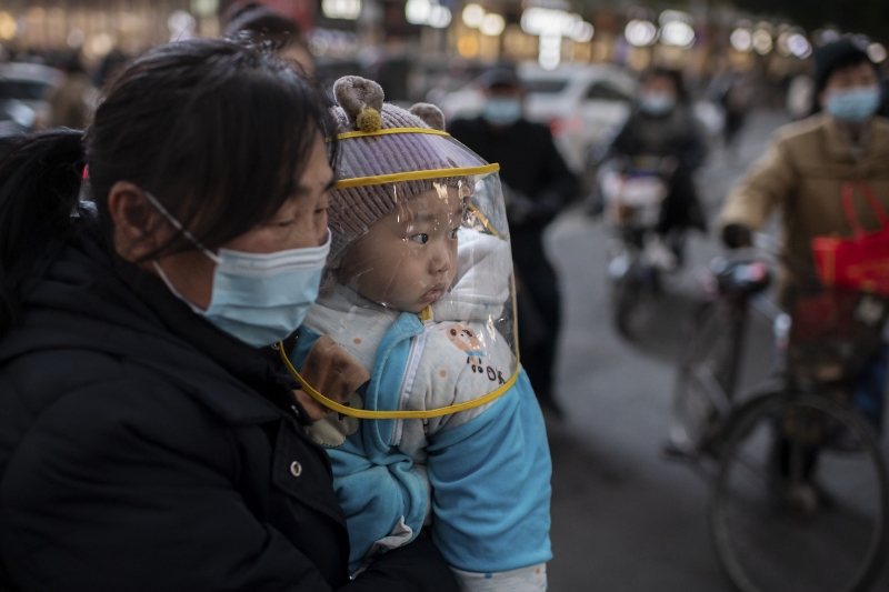 Equipe investigou o que levou ao início da pandemia na cidade de Wuhan, onde o coronavírus foi identificado pela primeira vez