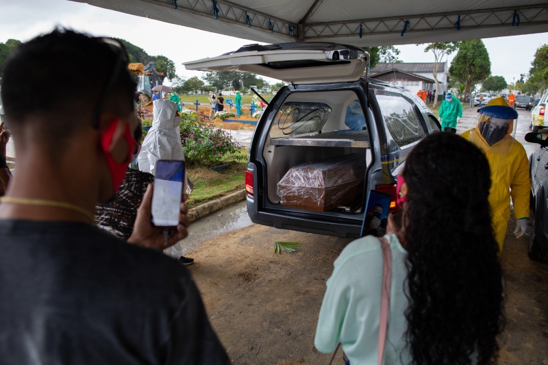Coma situação se agravando, aumentam as mortes sem atendimento na capital Manaus