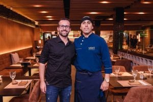  Os Marlon Schimitz e Jo&atilde;o Victor dos Santos est&atilde;o &agrave; frente do Naro, restaurante de comida oriental de Gramado Foto: Gustavo Merolli/Naro/Divulga&ccedil;&atilde;o/JC