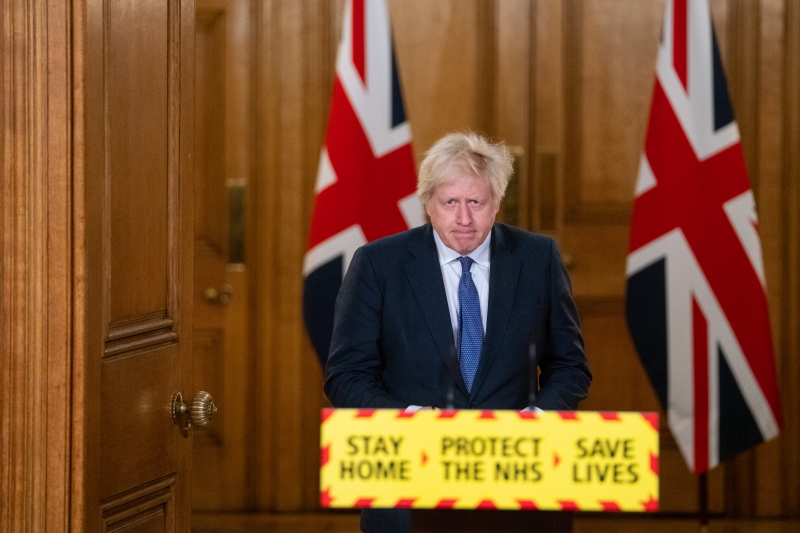 De acordo com Johnson, o governo britânico não deve relaxar as medidas restritivas até que os mais vulneráveis sejam imunizados