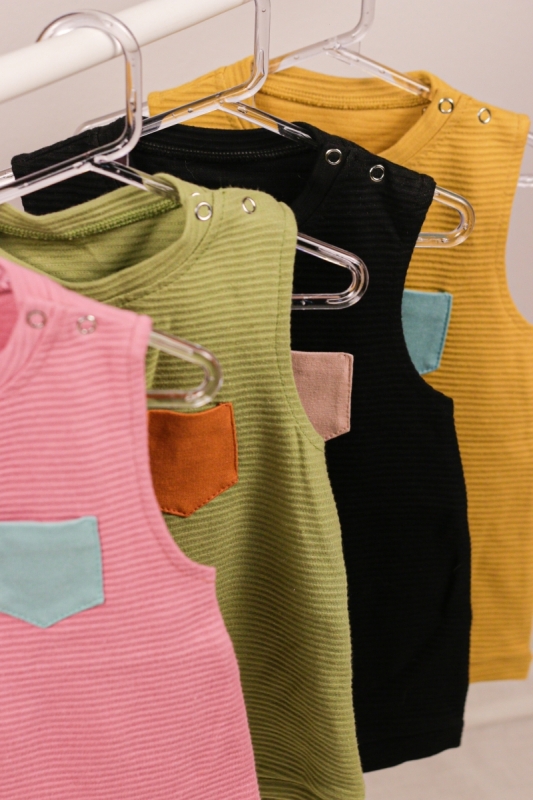 As roupas da Niu são pensadas para bebês que usam fraldas de pano  Foto: Arquivo Pessoal/Divulgação/JC