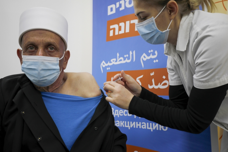 Israel já vacinou 57% da população com as duas doses da vacina da Pfizer