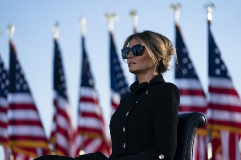 Melania tem papel formal como Intermediária Exclusiva