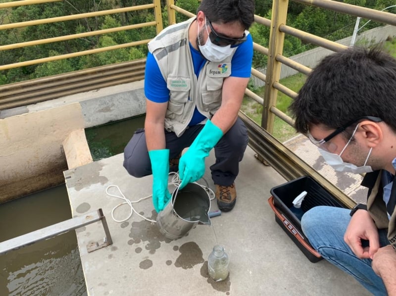 Primeiras amostras do esgoto de Capão e Torres começaram a ser coletadas nesta quarta-feira