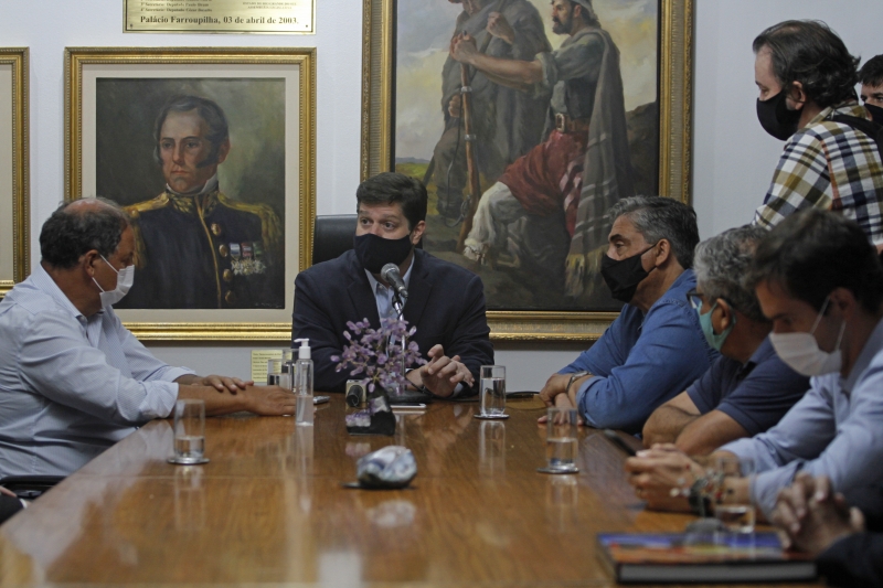Candidato à presidência da Câmara, Baleia Rossi visitou a Assembleia Legislativa gaúcha