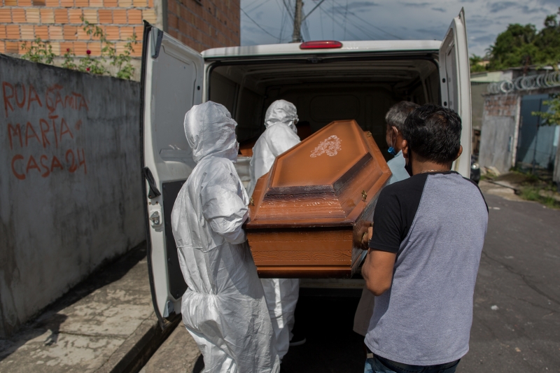 No per&iacute;odo de um m&ecirc;s, o n&uacute;mero de &oacute;bitos pela doen&ccedil;a tamb&eacute;m evoluiu, com mais 376 v&iacute;timas fatais no Estado