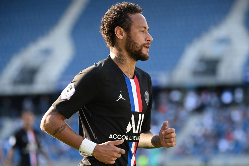 O clube francês confirmou que o craque brasileiro ainda não está recuperado da lesão