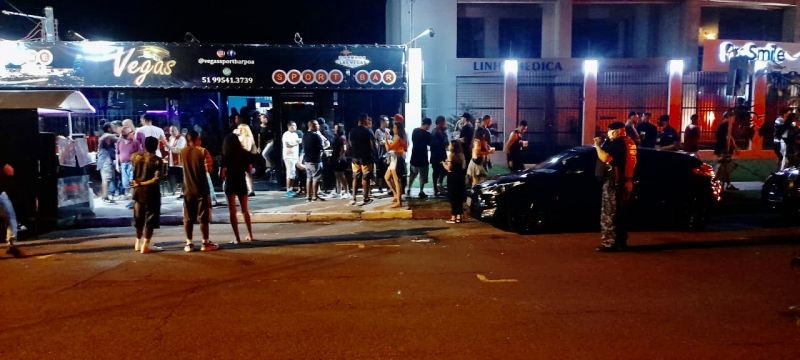 {'nm_midia_inter_thumb1':'https://www.jornaldocomercio.com/_midias/jpg/2021/02/01/206x137/1_a91452e2_0451_45d1_9079_616747bbe4d5-9241750.jpeg', 'id_midia_tipo':'2', 'id_tetag_galer':'', 'id_midia':'6017f39986cb4', 'cd_midia':9241750, 'ds_midia_link': 'https://www.jornaldocomercio.com/_midias/jpg/2021/02/01/a91452e2_0451_45d1_9079_616747bbe4d5-9241750.jpeg', 'ds_midia': 'Porto Alegre - aglomerações - festas - flagrante da Guarda Municipal - fiscalização - pandemia', 'ds_midia_credi': 'GUARDA MUNICIPAL PORTO ALEGRE/DIVULGAÇÃO/JC', 'ds_midia_titlo': 'Porto Alegre - aglomerações - festas - flagrante da Guarda Municipal - fiscalização - pandemia', 'cd_tetag': '1', 'cd_midia_w': '800', 'cd_midia_h': '360', 'align': 'Left'}