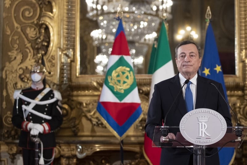 'Não é o momento de experimentar, mas o de forçar a vacinação', afirmou Draghi