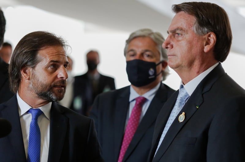 Bolsonaro se reuniu com o presidente do Uruguai, Luis Lacalle Pou (E)