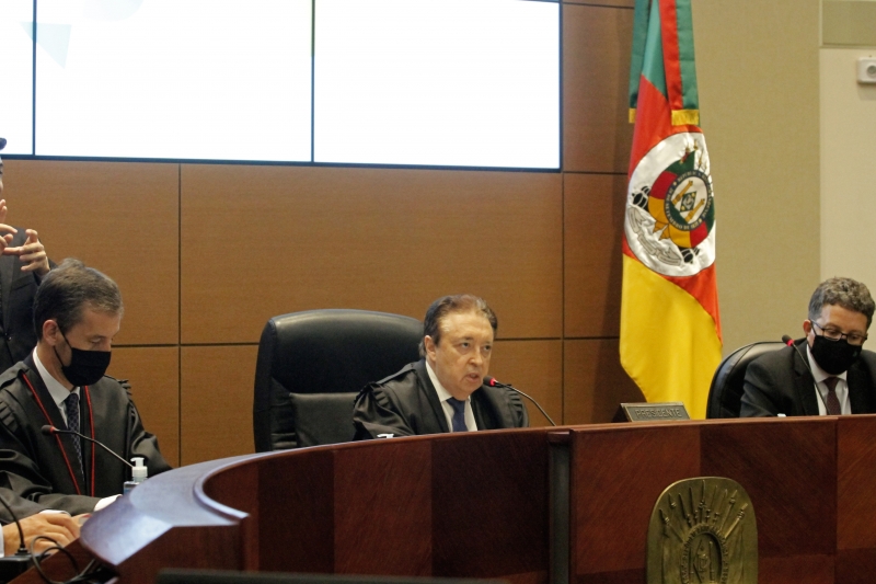 Presidente do TJ-RS, desembargador Voltaire de Lima Moraes, assinou implantação do auxílio-saúde