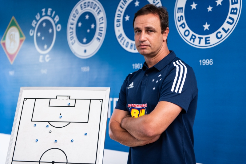 Cruzeiro repetirá a segunda divisão e terá Felipe Conceição à frente da equipe 
