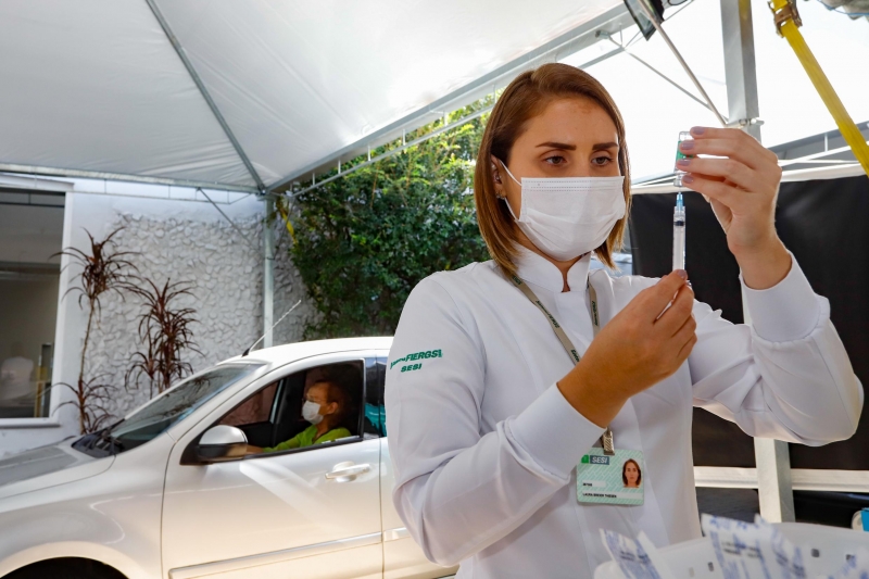Porto Alegre faz mutirão neste sábado para acelerar a cobertura vacinal em profissionais de saúde