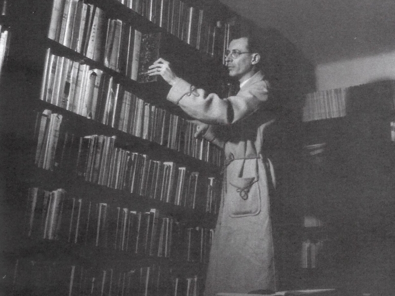 Pesquisador mantinha biblioteca no apartamento da rua Senhor dos Passos