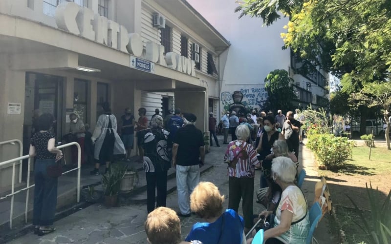 A concentração de pessoas no Posto Modelo tornou difícil manter o distanciament físico