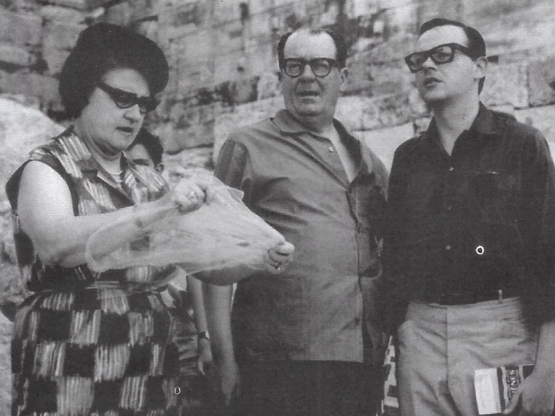 Guilhermino Cesar com a sua esposa e seu filho na Europa em 1965