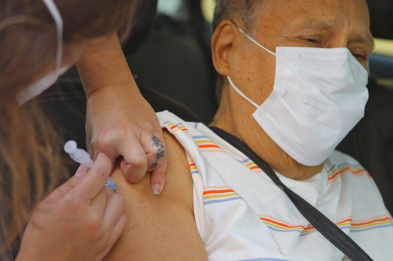 Esquema vacinal completo com duas doses é necessário para obter a resposta imune esperada