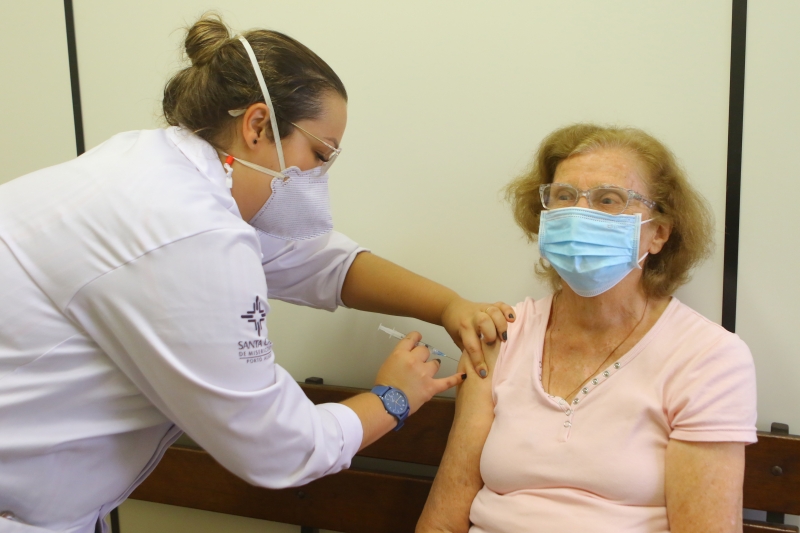 Nesta sexta, a capital gaúcha soma mais de 80 mil aplicações em todos os grupos prioritários