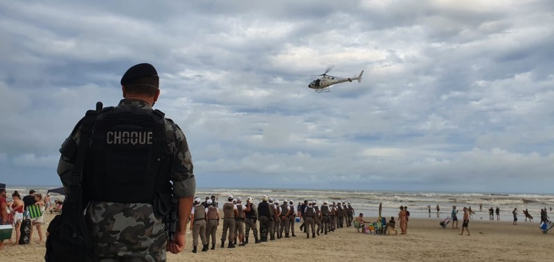 A BM vem atuando de forma preventiva para dispersar aglomerações nas praias gaúchas
