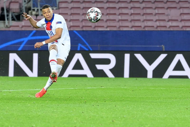 Sem Neymar, craque francês foi o dono do time e do jogo