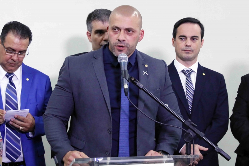 'De maneira alguma me considero um risco à democracia', disse o parlamentar do PSL