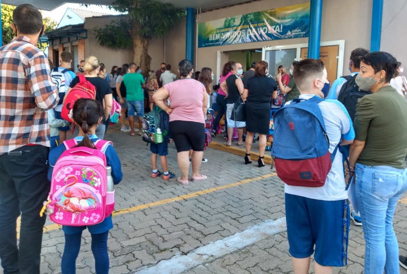 Representantes dos profissionais da educação tentam barrar retomada das aulas presenciais