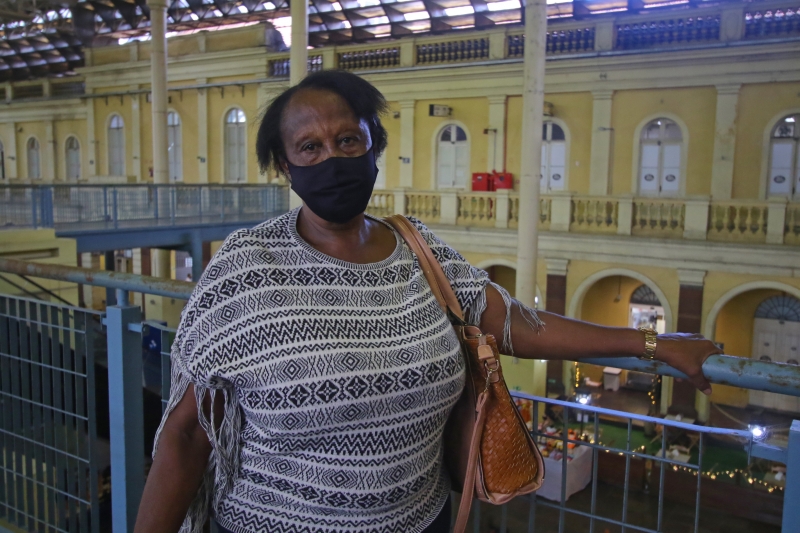 {'nm_midia_inter_thumb1':'https://www.jornaldocomercio.com/_midias/jpg/2021/02/18/206x137/1_lp_180221___mercado__28_-9253314.jpg', 'id_midia_tipo':'2', 'id_tetag_galer':'', 'id_midia':'602e8bb9bed39', 'cd_midia':9253314, 'ds_midia_link': 'https://www.jornaldocomercio.com/_midias/jpg/2021/02/18/lp_180221___mercado__28_-9253314.jpg', 'ds_midia': 'Fotos no Mercado P&uacute;blico para mat&eacute;ria sobre as obras que os mercadeiros querem fazer no espa&ccedil;o  Na foto: Filomena Serafina Pereira', 'ds_midia_credi': 'LUIZA PRADO/JC', 'ds_midia_titlo': 'Fotos no Mercado P&uacute;blico para mat&eacute;ria sobre as obras que os mercadeiros querem fazer no espa&ccedil;o  Na foto: Filomena Serafina Pereira', 'cd_tetag': '1', 'cd_midia_w': '800', 'cd_midia_h': '533', 'align': 'Left'}