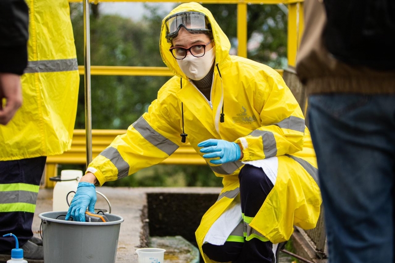 {'nm_midia_inter_thumb1':'https://www.jornaldocomercio.com/_midias/jpg/2021/02/18/206x137/1_monitoramento_da_carga_viral_do_novo_coronavirus_no_esgoto_de_sao_leopoldo_2-9253834.jpeg', 'id_midia_tipo':'2', 'id_tetag_galer':'', 'id_midia':'602ec7d958656', 'cd_midia':9253834, 'ds_midia_link': 'https://www.jornaldocomercio.com/_midias/jpg/2021/02/18/monitoramento_da_carga_viral_do_novo_coronavirus_no_esgoto_de_sao_leopoldo_2-9253834.jpeg', 'ds_midia': 'Monitoramento Covid no esgoto em S&atilde;o Leopoldo', 'ds_midia_credi': 'DIGUE CARDOSO/SEMAE/DIVULGA&Ccedil;&Atilde;O/JC', 'ds_midia_titlo': 'Monitoramento Covid no esgoto em S&atilde;o Leopoldo', 'cd_tetag': '1', 'cd_midia_w': '800', 'cd_midia_h': '533', 'align': 'Left'}