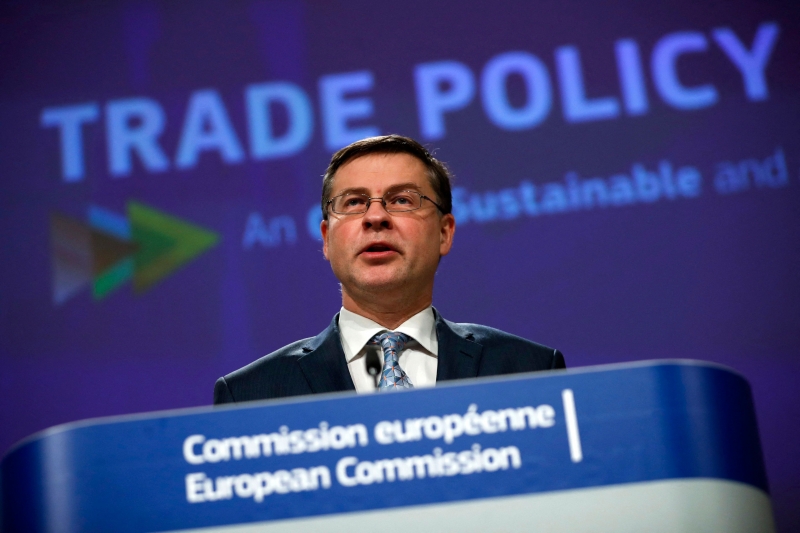 Dombrovskis afirma que bloco segue engajado na causa ambiental 
