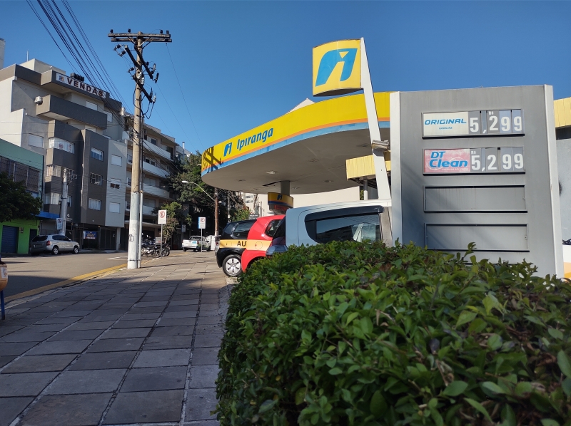 Petrobras anunciou novo reajuste no preço dos combustíveis, o quarto aumento da gasolina este ano
