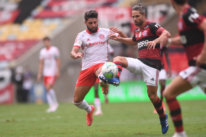 Com placar de 2 a 1, Flamengo de Diego assume pela primeira vez a liderança do Brasileirão