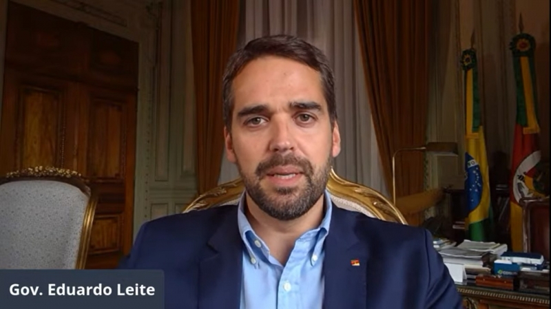 {'nm_midia_inter_thumb1':'https://www.jornaldocomercio.com/_midias/jpg/2021/02/22/206x137/1_whatsapp_image_2021_02_22_at_17_16_25-9255461.jpeg', 'id_midia_tipo':'2', 'id_tetag_galer':'', 'id_midia':'603411162ee40', 'cd_midia':9255461, 'ds_midia_link': 'https://www.jornaldocomercio.com/_midias/jpg/2021/02/22/whatsapp_image_2021_02_22_at_17_16_25-9255461.jpeg', 'ds_midia': 'Governador do Rio Grande do Sul Eduardo Leite - Live Governo RS', 'ds_midia_credi': 'GOVERNO DO RS/FACEBOOK/REPRODUÇÃO/JC', 'ds_midia_titlo': 'Governador do Rio Grande do Sul Eduardo Leite - Live Governo RS', 'cd_tetag': '1', 'cd_midia_w': '800', 'cd_midia_h': '449', 'align': 'Left'}