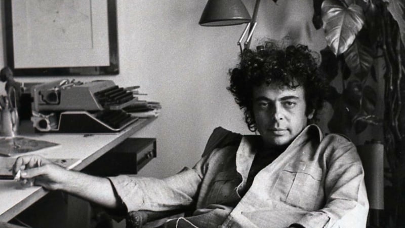 'Glauber, Claro' faz retrato íntimo sobre processo criativo do cineasta no exílio nos anos 1970