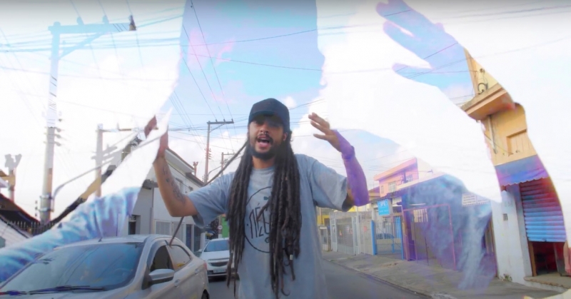 A faixa é a terceira música lançada de seu álbum inédito 'Kumatê Ray'