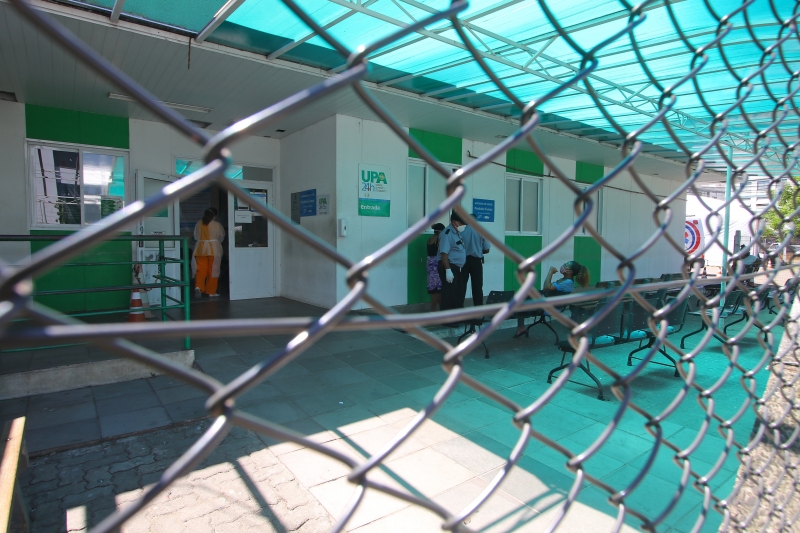UPA na zona Norte da Capital tenta dar conta dos pacientes em atendimento dentro da unidade