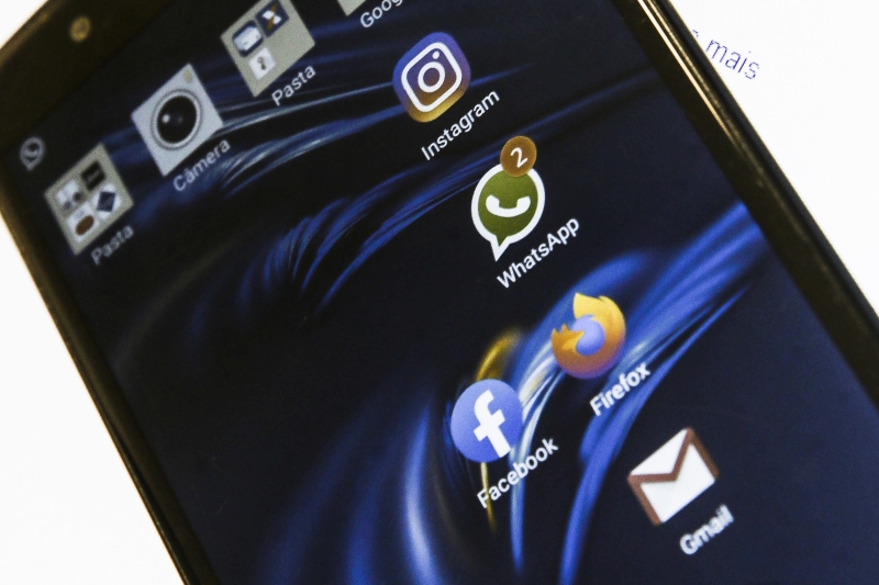  O WhatsApp comunicou que autorizaria o compartilhamento de dados pessoais dos usuários com empresas do Facebook