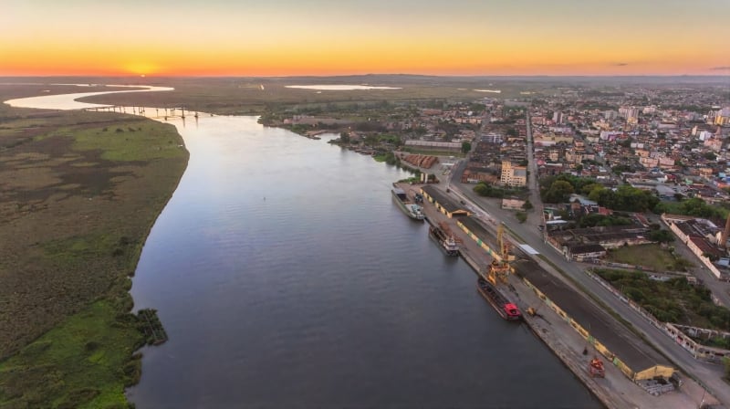 Arroio Pelotas, ao desembocar no canal São Gonçalo, era o principal meio de transporte de escravos