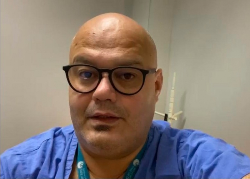 {'nm_midia_inter_thumb1':'https://www.jornaldocomercio.com/_midias/jpg/2021/03/01/206x137/1_cuandra-9260607.jpg', 'id_midia_tipo':'2', 'id_tetag_galer':'', 'id_midia':'603d4b25662d1', 'cd_midia':9260607, 'ds_midia_link': 'https://www.jornaldocomercio.com/_midias/jpg/2021/03/01/cuandra-9260607.jpg', 'ds_midia': 'm&eacute;dico intensivista do Grupo Hospitalar Concei&ccedil;&atilde;o e coordenador da UTI do Hospital Lauro Reus, em Campo Bom, Jos&eacute; Luis Toribio Cuadra', 'ds_midia_credi': 'Arquivo pessoal/JC', 'ds_midia_titlo': 'm&eacute;dico intensivista do Grupo Hospitalar Concei&ccedil;&atilde;o e coordenador da UTI do Hospital Lauro Reus, em Campo Bom, Jos&eacute; Luis Toribio Cuadra', 'cd_tetag': '1', 'cd_midia_w': '800', 'cd_midia_h': '573', 'align': 'Left'}