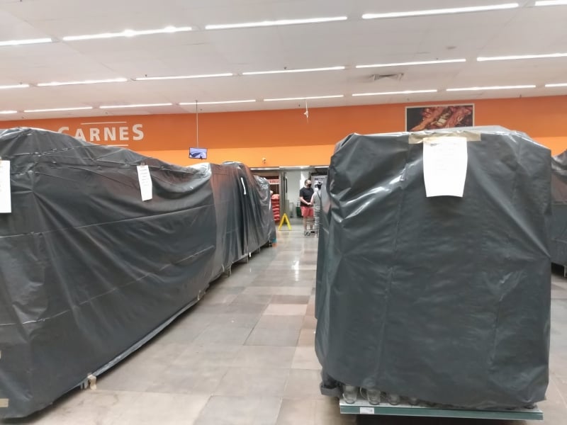 {'nm_midia_inter_thumb1':'https://www.jornaldocomercio.com/_midias/jpg/2021/03/06/206x137/1_img_20210306_wa0023_photos_v2_x4-9264220.jpg', 'id_midia_tipo':'2', 'id_tetag_galer':'', 'id_midia':'6043b556c19e2', 'cd_midia':9264220, 'ds_midia_link': 'https://www.jornaldocomercio.com/_midias/jpg/2021/03/06/img_20210306_wa0023_photos_v2_x4-9264220.jpg', 'ds_midia': 'Neste s&aacute;bado, alguns supermercados j&aacute; estavam com as g&ocirc;ndolas de itens n&atilde;o essenciais cobertas por lonas', 'ds_midia_credi': 'CRISTINE PIRES/ESPECIAL/JC', 'ds_midia_titlo': 'Neste s&aacute;bado, alguns supermercados j&aacute; estavam com as g&ocirc;ndolas de itens n&atilde;o essenciais cobertas por lonas', 'cd_tetag': '1', 'cd_midia_w': '800', 'cd_midia_h': '600', 'align': 'Left'}