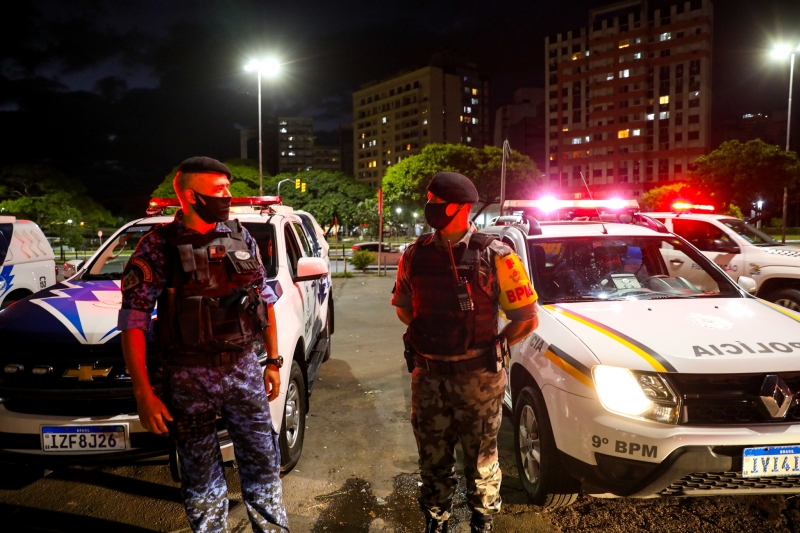 Operação de fiscalização ocorreu na noite deste sábado (06), em conjunto com a Brigada Militar e agentes da EPTC