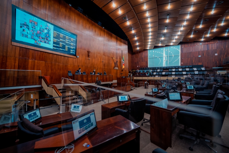 Presidente Gabriel Souza deve conduzir sessão plenária virtual