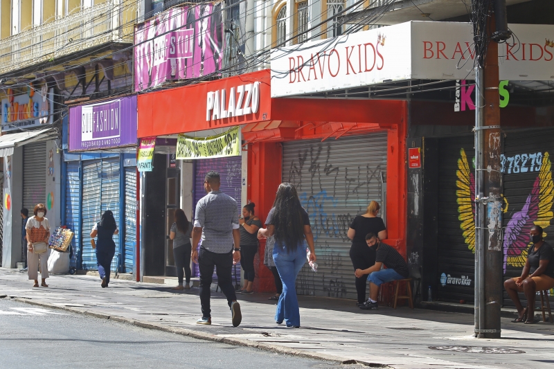Lojas estão fechadas desde que a bandeira preta foi decretada em todo o Estado