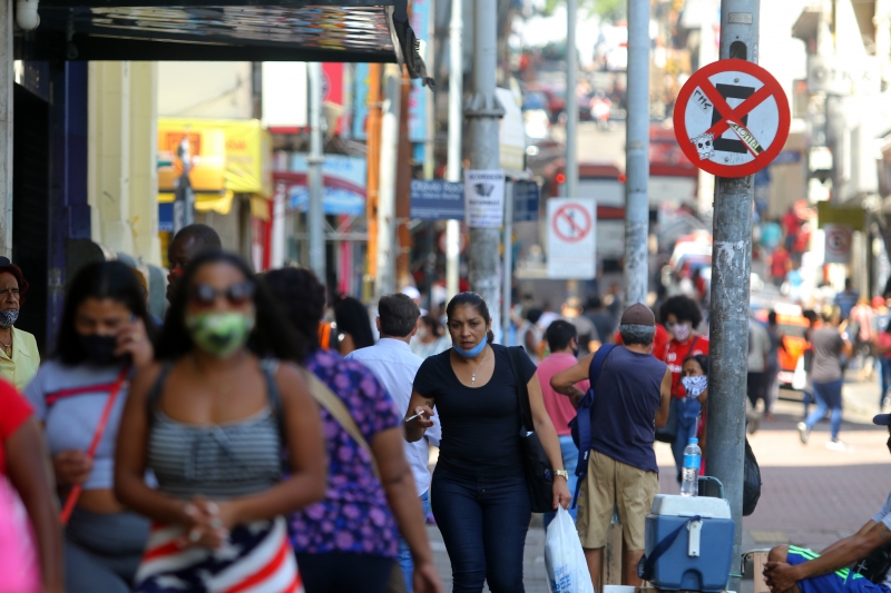 Com os níveis elevados de internações e ritmo de mortes, restrições se mantêm no Estado