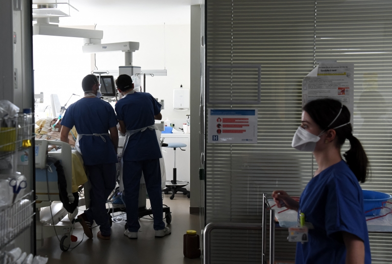 A taxa de ocupação dos leitos de UTI teve nova alta e estava em 109,5% no fim da tarde desta quarta