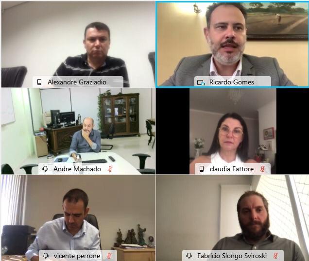 {'nm_midia_inter_thumb1':'https://www.jornaldocomercio.com/_midias/jpg/2021/03/09/206x137/1_baba5914_64b4_4c17_b1fb_7735d800d5b0-9266374.jpg', 'id_midia_tipo':'2', 'id_tetag_galer':'', 'id_midia':'6047f9e72d575', 'cd_midia':9266374, 'ds_midia_link': 'https://www.jornaldocomercio.com/_midias/jpg/2021/03/09/baba5914_64b4_4c17_b1fb_7735d800d5b0-9266374.jpg', 'ds_midia': 'Reuni&atilde;o virtual entre representantes de eventos e primeiro escal&atilde;o da prefeitura debateu medidas para o setor', 'ds_midia_credi': 'AGEPES/DIVULGA&Ccedil;&Atilde;O/JC', 'ds_midia_titlo': 'Reuni&atilde;o virtual entre representantes de eventos e primeiro escal&atilde;o da prefeitura debateu medidas para o setor', 'cd_tetag': '1', 'cd_midia_w': '636', 'cd_midia_h': '538', 'align': 'Left'}