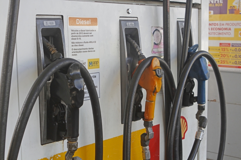 O litro da gasolina subiu 6% e o do óleo diesel, 3,7%, primeiras altas na nova gestão da estatal