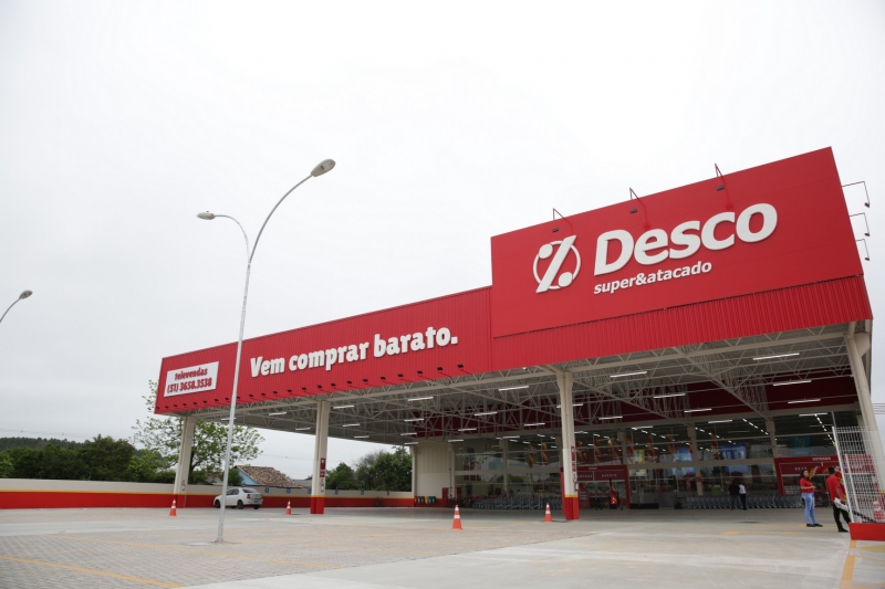 {'nm_midia_inter_thumb1':'https://www.jornaldocomercio.com/_midias/jpg/2021/03/10/206x137/1_desco___charqueadas__112_-9266578.jpg', 'id_midia_tipo':'2', 'id_tetag_galer':'', 'id_midia':'6048e6116093b', 'cd_midia':9266578, 'ds_midia_link': 'https://www.jornaldocomercio.com/_midias/jpg/2021/03/10/desco___charqueadas__112_-9266578.jpg', 'ds_midia': 'Grupo Imec abrirá unidade em Porto Alegre até fim de 2021. Na foto supermercado em Charqeuadas', 'ds_midia_credi': 'FREDERICO SEHN/DIVULGAÇÃO/JC', 'ds_midia_titlo': 'Grupo Imec abrirá unidade em Porto Alegre até fim de 2021. Na foto supermercado em Charqeuadas', 'cd_tetag': '1', 'cd_midia_w': '800', 'cd_midia_h': '533', 'align': 'Left'}