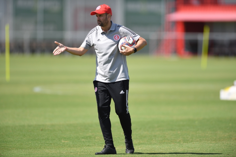 Espanhol comandou segundo dia de atividades com o grupo principal